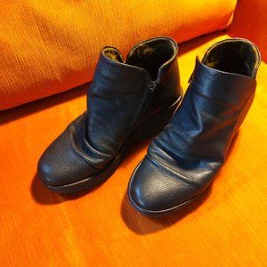 FLY London Yip black leather booties 38 (7.5 - 8)